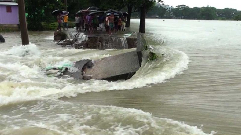 ঘূর্ণিঝড়ের প্রভাব না কাটতেই ধেয়ে আসছে বন্যা