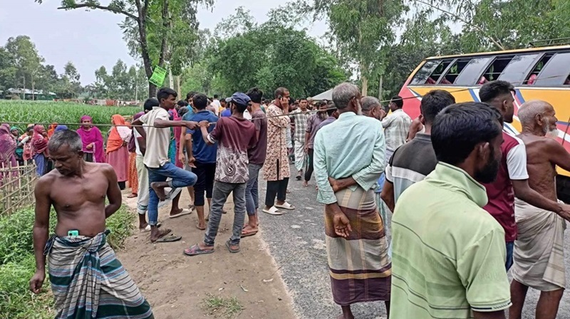 সড়ক দুর্ঘটনায় জাবি শিক্ষার্থীসহ তিনজনের মৃত্যু