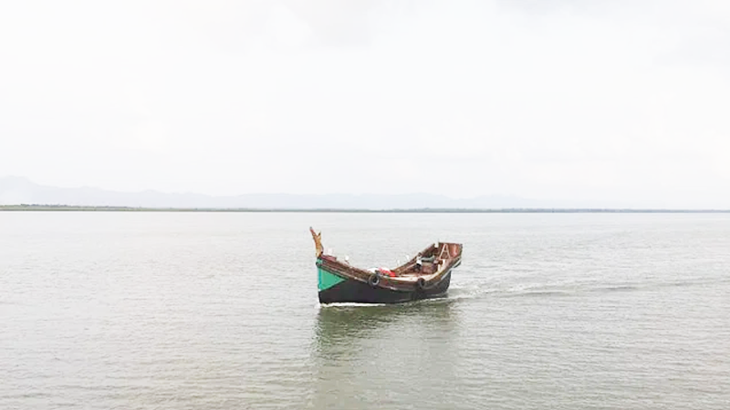 সেন্টমার্টিনগামী রোগী বহনকারী স্পিড বোটে মিয়ানমার থেকে গুলি