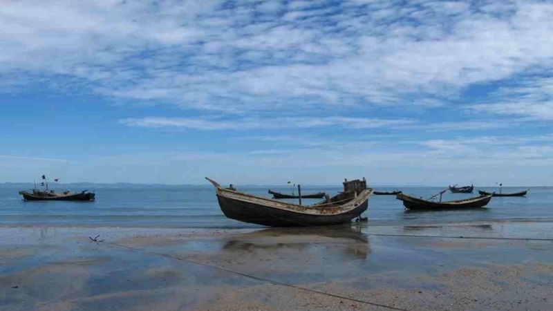 সেন্টমার্টিনে নৌ-চলাচল বন্ধ, খাদ্য সংকটে দ্বীপবাসী