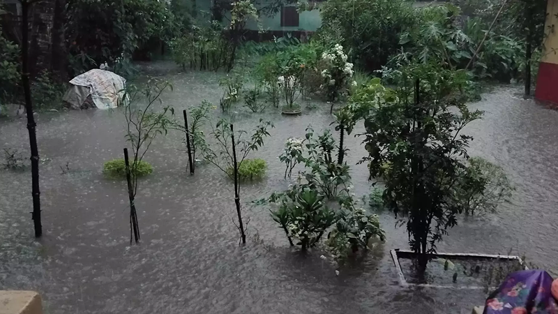 বন্যাকবলিত সুনামগঞ্জে ঈদের আনন্দ মাটি