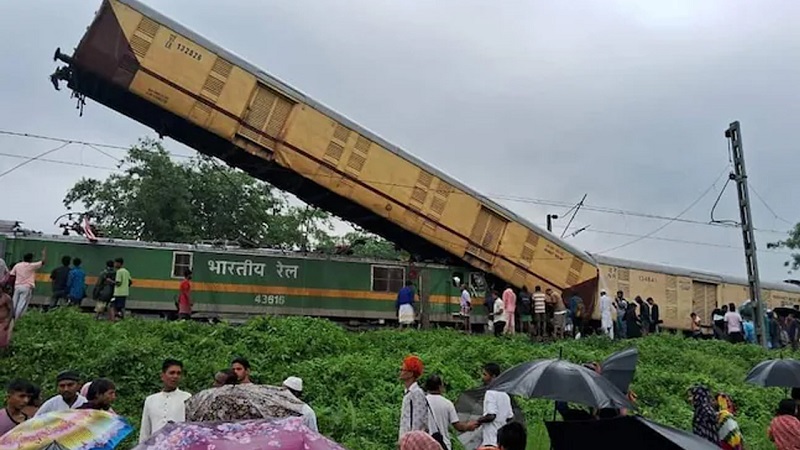 ভারতে ট্রেন দুর্ঘটনায় ১৫ জনের মৃত্যু, আহত ৬০