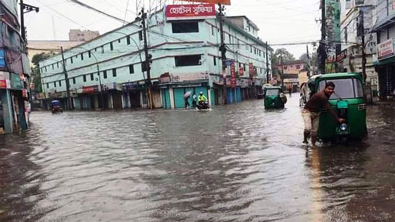 সিলেটে বন্যায় ৪ লাখ মানুষ পানিবন্দি