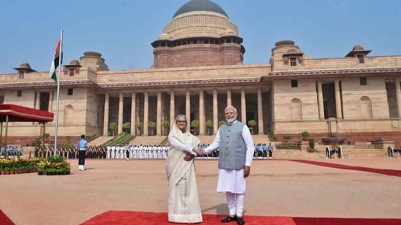 রাষ্ট্রপতি ভবনে শেখ হাসিনাকে ভারতের উষ্ণ অভ্যর্থনা