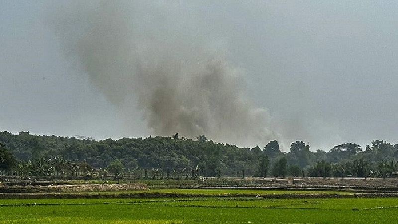 রাখাইনে একের পর এক বিস্ফোরণ, কাঁপছে টেকনাফ