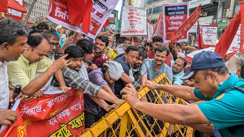 পুলিশি বাধায় পণ্ড বাম গণতান্ত্রিক জোটের মিছিল