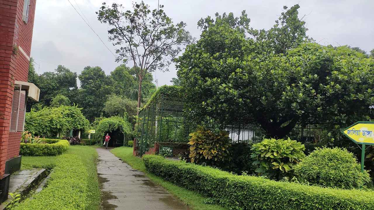 প্রবেশ ফি পাঁচগুণ বৃদ্ধি, ঢাকার দুই উদ্যানে দর্শনার্থীর ভাটা