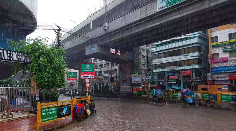 ঝুম বৃষ্টিতে ঢাকায় জলাবদ্ধতা, ডিএমপির সতর্কতা