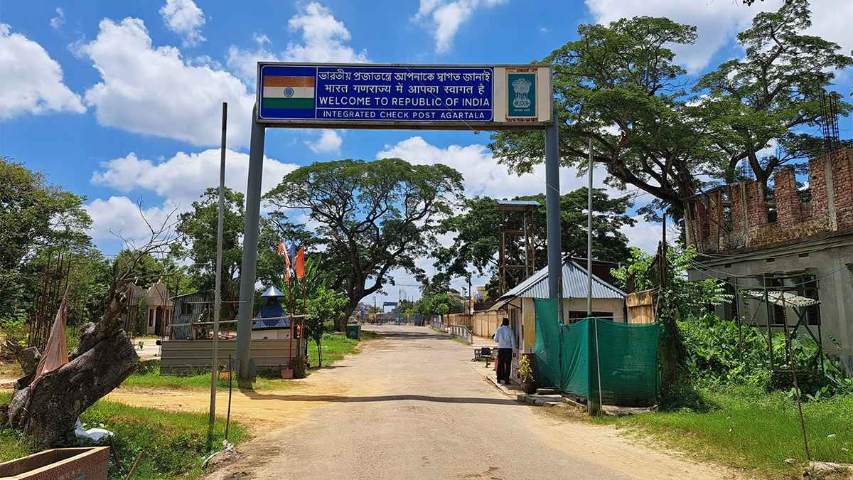 ত্রিপুরায় নারী-শিশুসহ ১০ বাংলাদেশি আটক