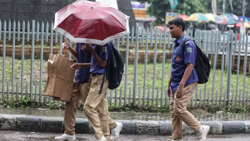 সারাদেশে হালকা থেকে মাঝারি ধরনের বৃষ্টির সম্ভাবনা