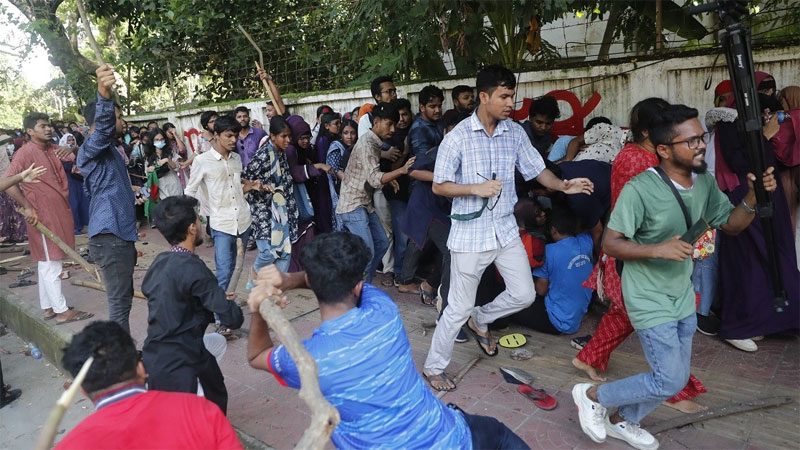 বিদেশে অধ্যয়নরত জাবির সাবেক ১৫৩ শিক্ষার্থীর নিন্দা-প্রতিবাদ