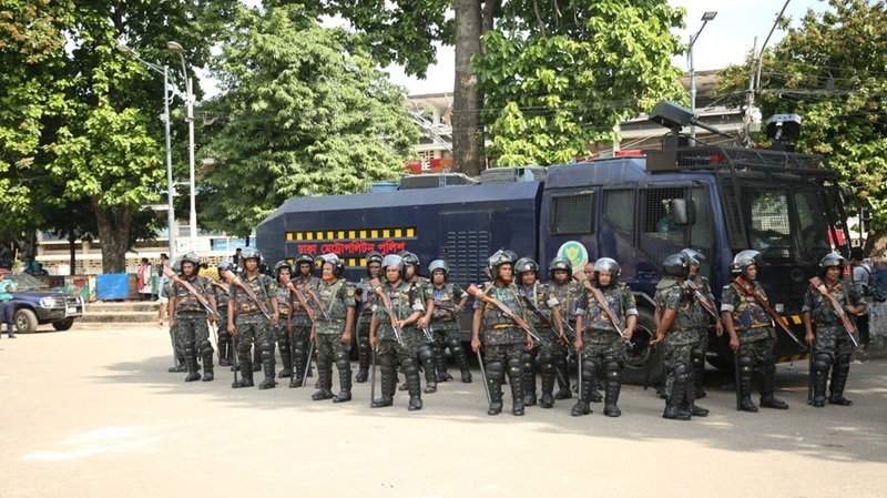 সন্ধ্যা হলেই গ্রেফতার অভিযানে নামবে পুলিশ