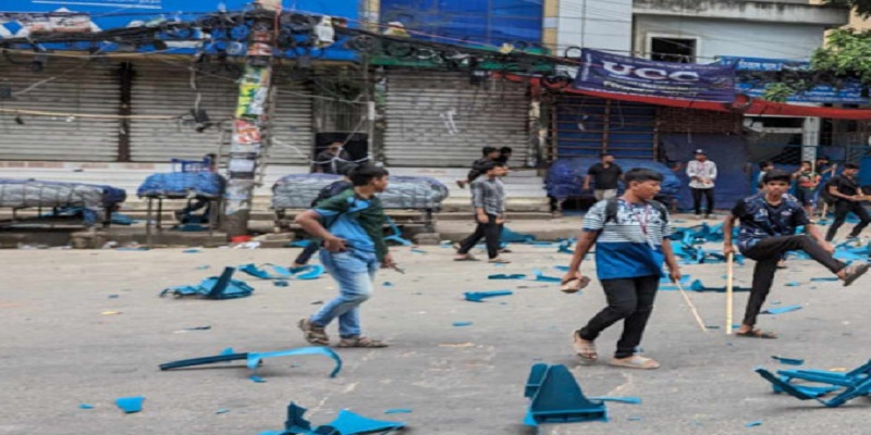 মিরপুর ১০ নম্বরে শিক্ষার্থীদের ধাওয়ায় পালিয়ে গেল আওয়ামী লীগ