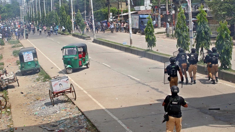 শাবিতে পুলিশ-ছাত্রলীগের হামলা: শিক্ষার্থীদের বাঁচার আকুতি 