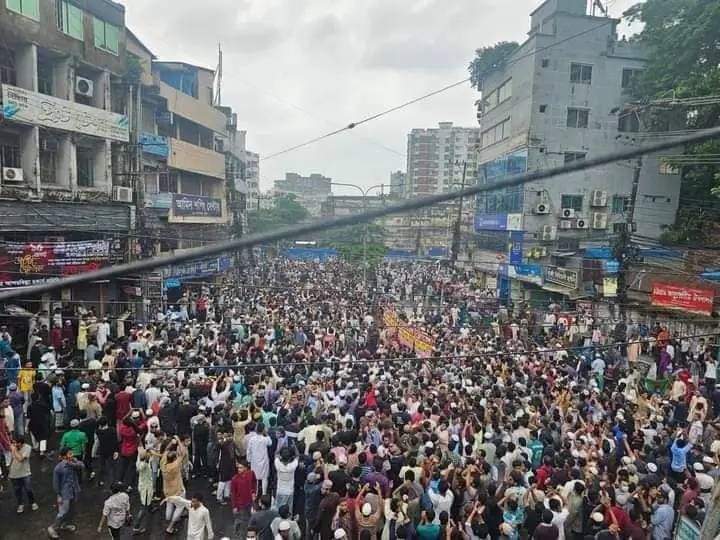 লাখো মানুষ শাহবাগ, শহীদ মিনারের দিকে যাত্রা করেছে