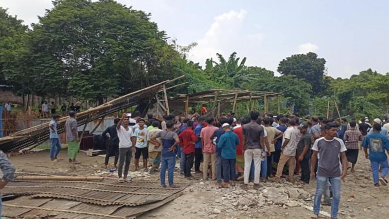 বিএনপির নামে খালের জায়গা দখল, সরিয়ে দিলেন নেতাকর্মীরা