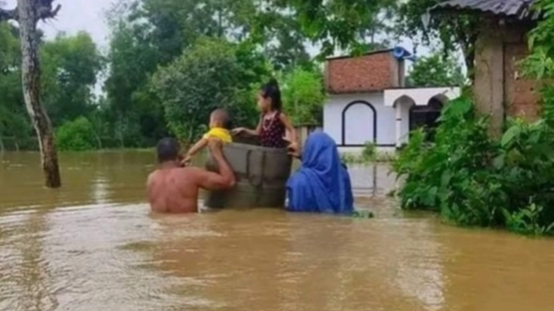 ফেনীতে ভয়াবহ বন্যা: বহু মানুষ বাস্তুচ্যুত, নিহত ১