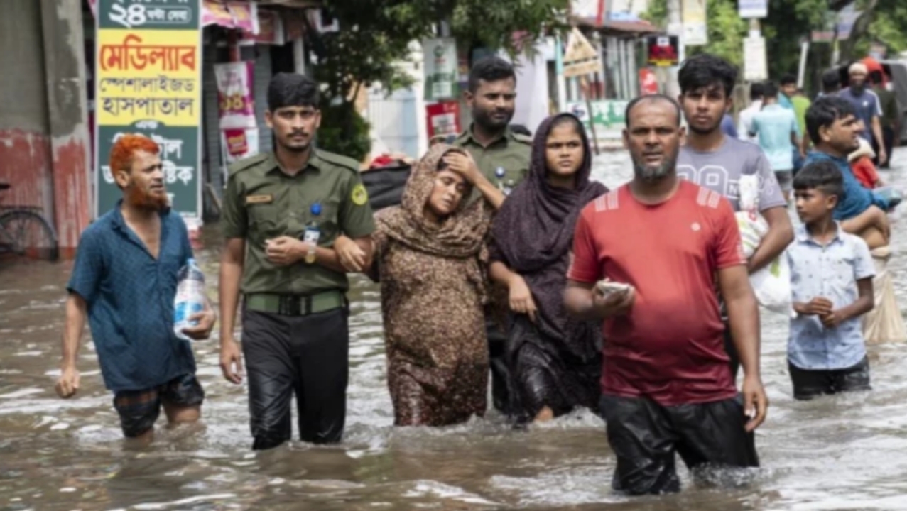 বন্যায় মৃতের সংখ্যা বেড়ে ৬৭