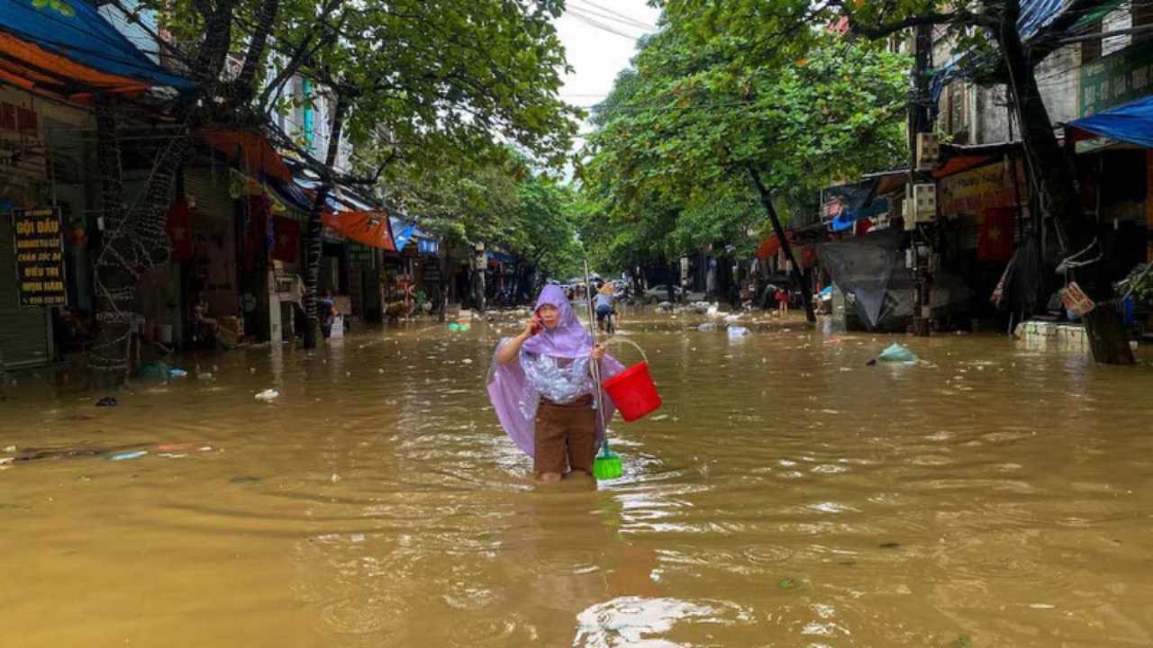 টাইফুন ইয়াগির আঘাতে ভিয়েতনামে মৃতের সংখ্যা বেড়ে ২৩৩, নিখোঁজ শতাধিক