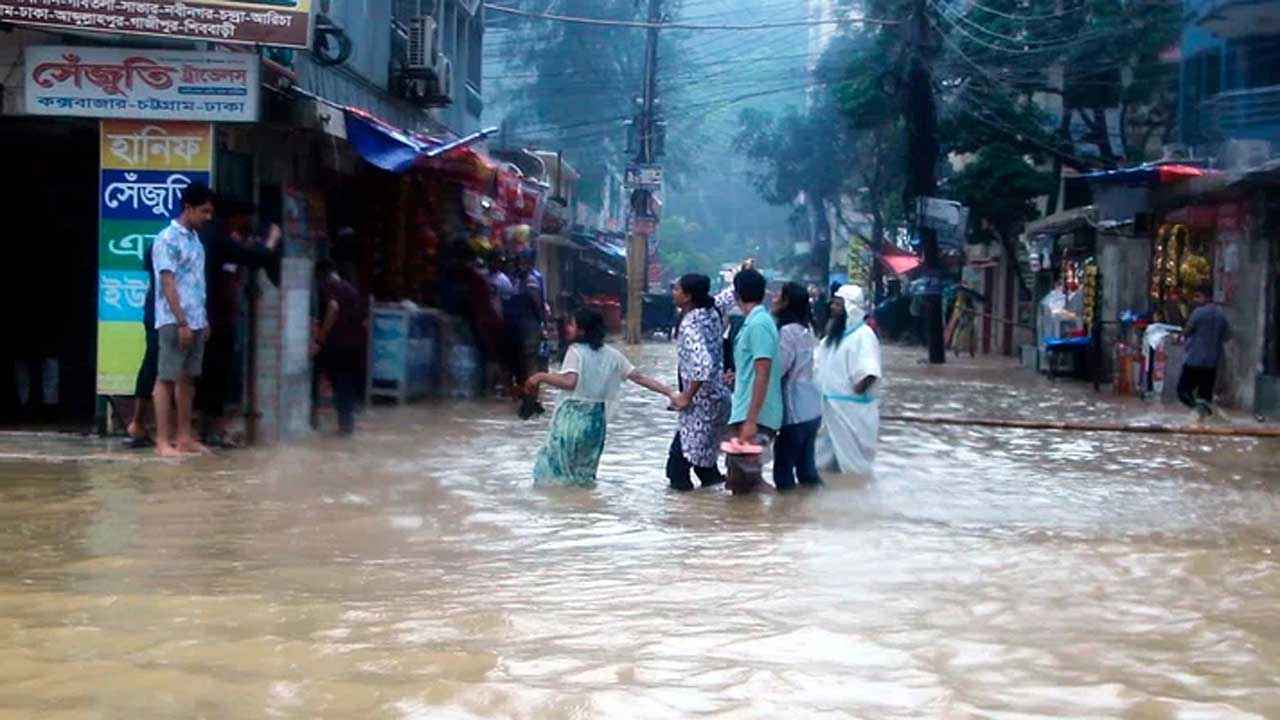 তিন দশকে এমন জলাবদ্ধতা দেখেনি কক্সবাজার