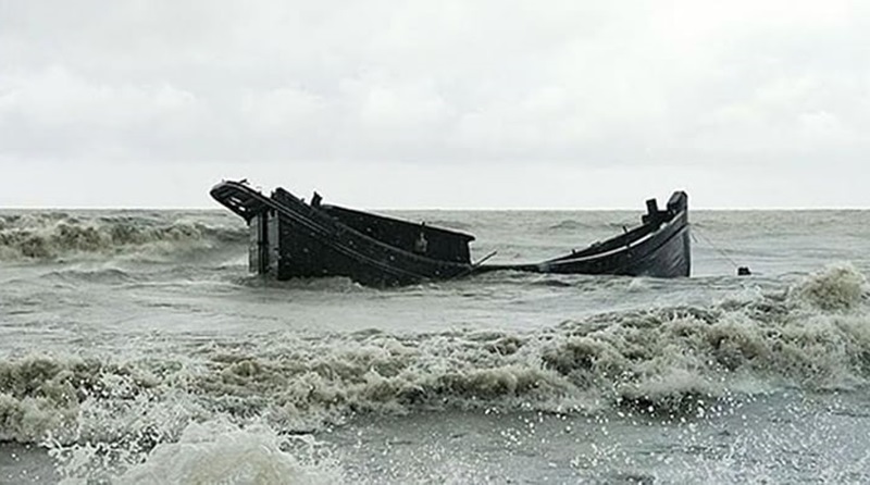 হাতিয়ায় ১০ ট্রলারডুবি, ৮ মাঝি নিখোঁজ