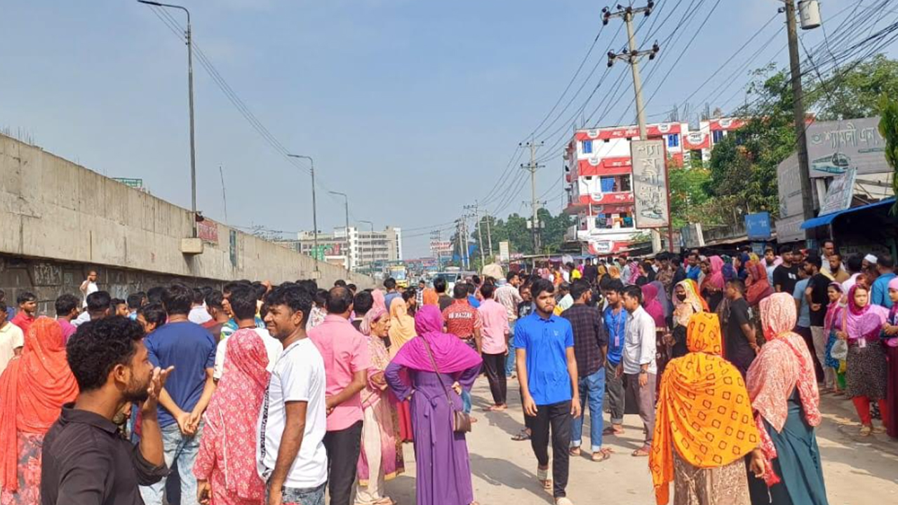 গাজীপুরে কারখানা শ্রমিকদের বিক্ষোভ, মহাসড়কে যানজট