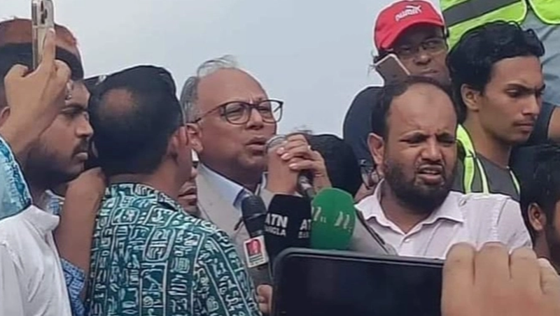 দেশে ফিরলেন আমার দেশের সম্পাদক মাহমুদুর রহমান