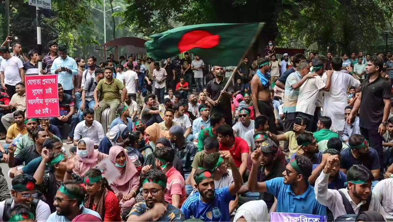 চাকরির বয়সসীমা ৩৫ করার দাবিতে তীব্র আন্দোলন, দুই সদস্যের কমিটি