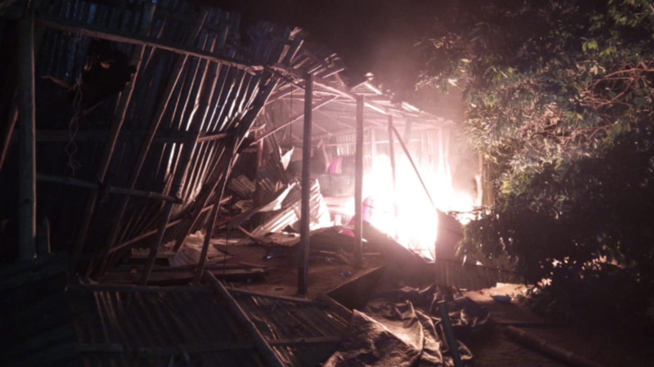 অনুষ্ঠান চলাকালে রশিদিয়া দরবার শরিফে ভাঙচুর ও অগ্নিসংযোগ