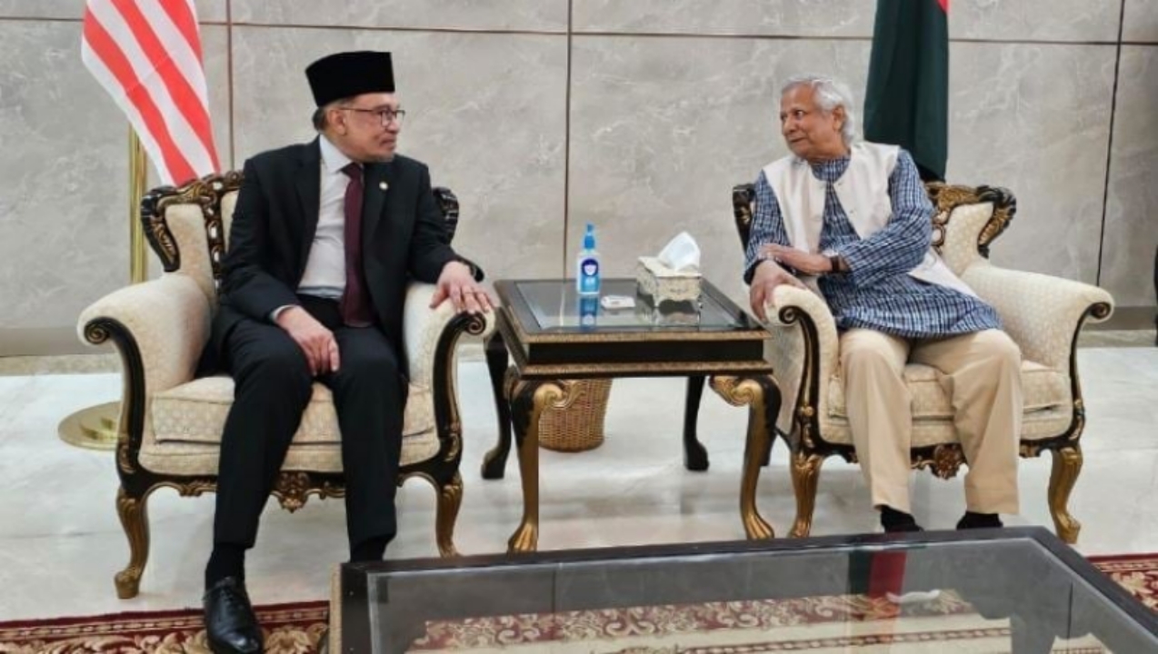 মালয়েশিয়ার প্রধানমন্ত্রীর সঙ্গে ড. ইউনূসের একান্ত বৈঠক