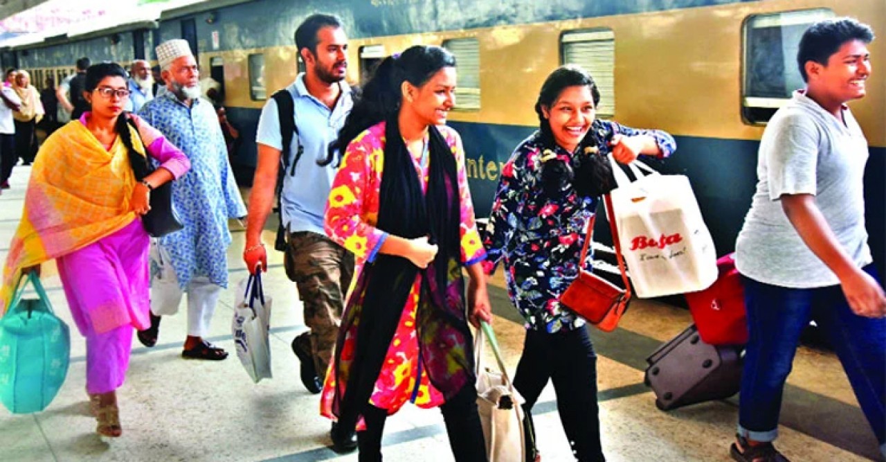 দুর্গাপূজার ছুটি বাড়ছে একদিন