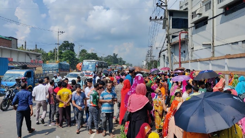 শ্রমিকদের কোনাবাড়ী-কাশিমপুর সড়ক অবরোধ 