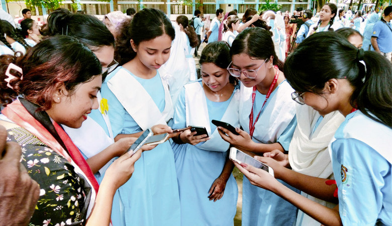 এবার এইচএসসির ফল প্রকাশ নতুন নিয়মে, যেভাবে জানবেন