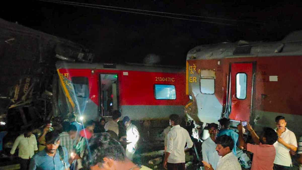 ভারতে দুই ট্রেনের মধ্যে ভয়াবহ সংঘর্ষ,বহু হতাহতের আশঙ্কা