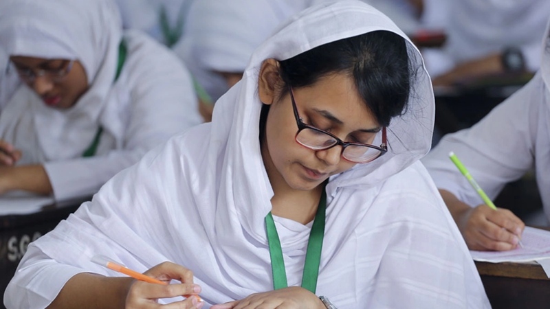 এইচএসসির ফলাফলে এগিয়ে আছে মেয়েরা