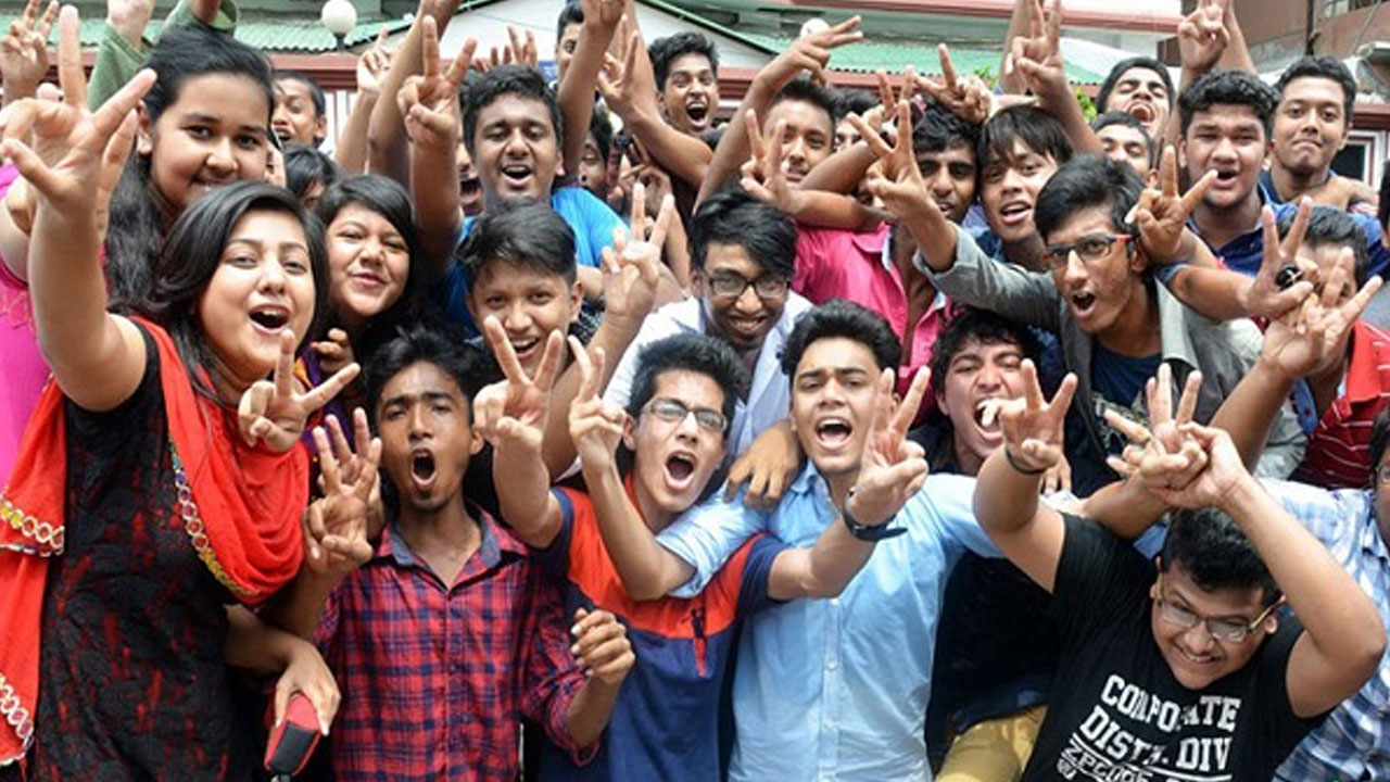 এইচএসসির ফল প্রকাশ: উত্তীর্ণ ৭৭.৭৮%, ১ লাখ ৪৫ হাজার জিপিএ-৫