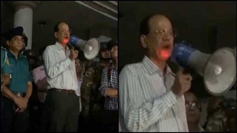 সবাইকে পাস করানোর দাবিতে রাতেও শিক্ষার্থীদের আন্দোলন