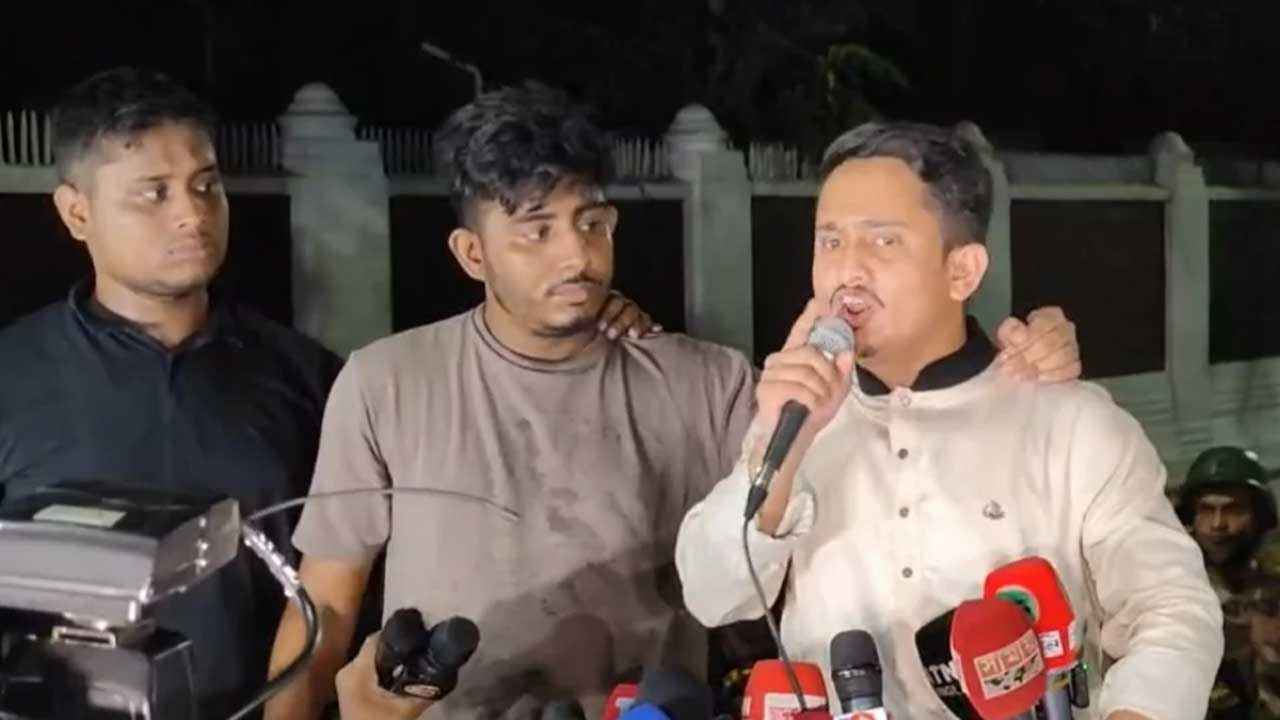 রাষ্ট্রপতি সরে যাচ্ছেন— আন্দোলনকারীদের বার্তা হাসনাত-সারজিসের