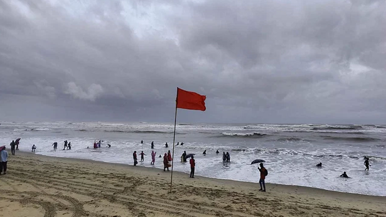 বঙ্গোপসাগরে গভীর নিম্নচাপ, কক্সবাজার থেকে ৬৬০ কিমি দূরে