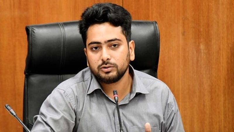 রাষ্ট্রপতি ইস্যুতে আলোচনার মাধ্যমে সিদ্ধান্ত আসবে: উপদেষ্টা নাহিদ