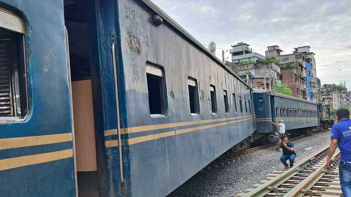 গোপীবাগে নারায়ণগঞ্জগামী ট্রেন লাইনচ্যুত