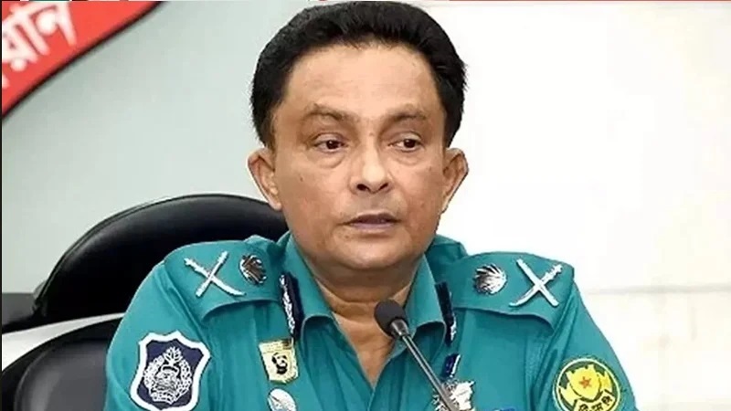 ফ্লাইট থেকে নামিয়ে আনা হয় সাবেক ডিএমপি কমিশনার গোলাম ফারুককে 