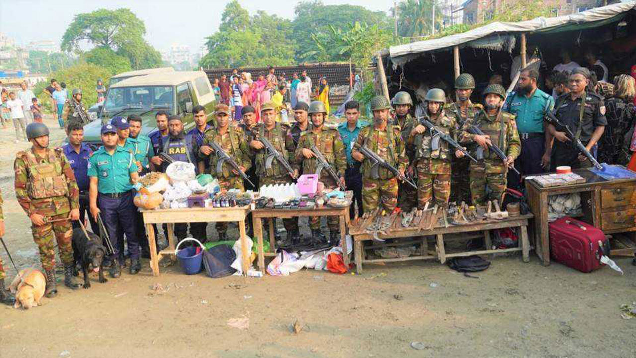 সেনাবাহিনীর অভিযানে ২২ লাখ টাকা, মাদকসহ গ্রেপ্তার ৭৪