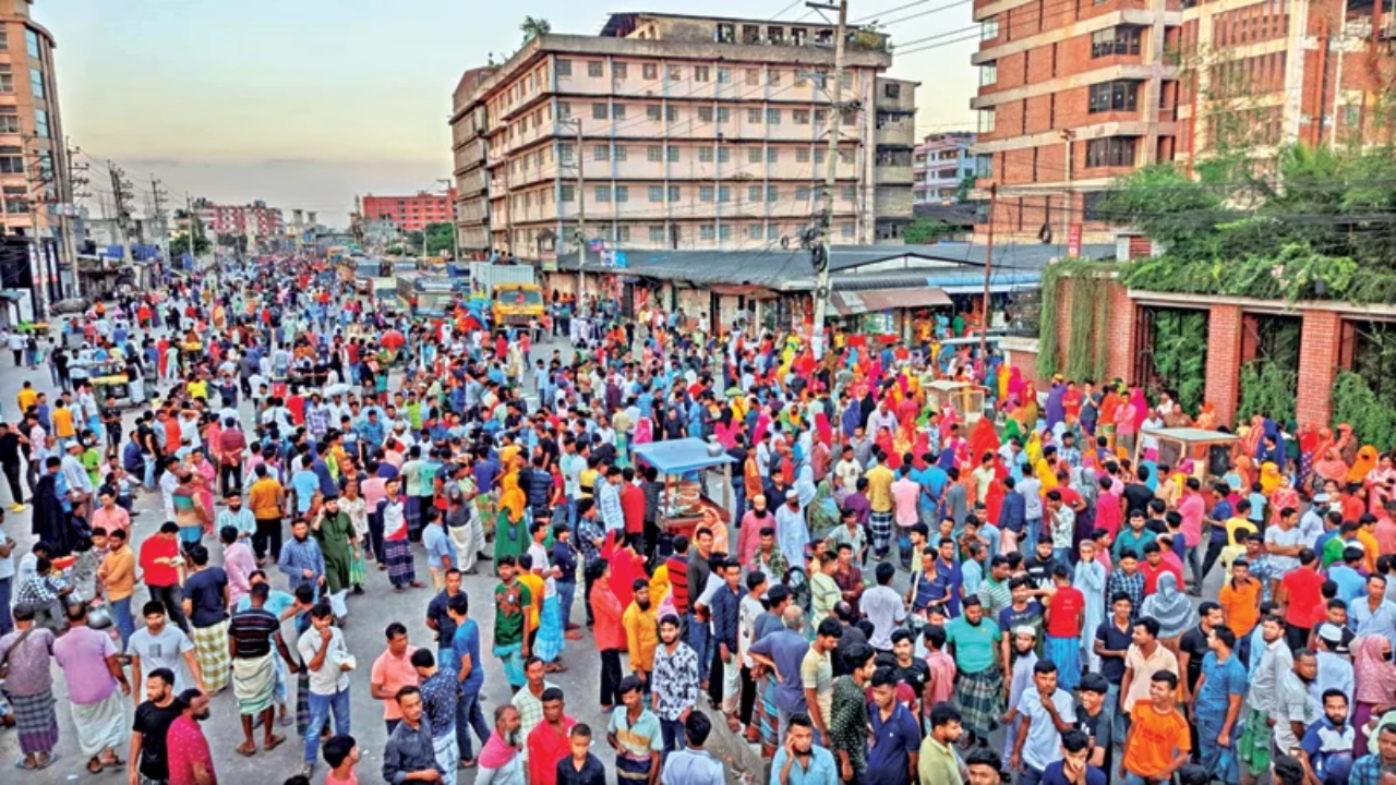 টানা অবরোধে অচল গাজীপুর