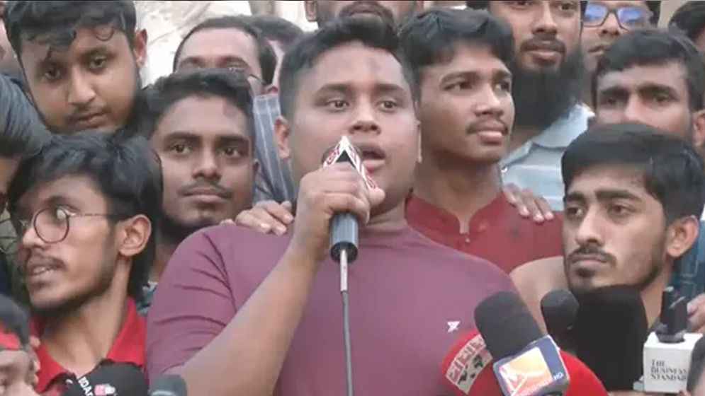 ছাত্রদের রক্তের ওপর আওয়ামী ফ্যাসিবাদের পুনর্বাসন হচ্ছে: হাসনাত
