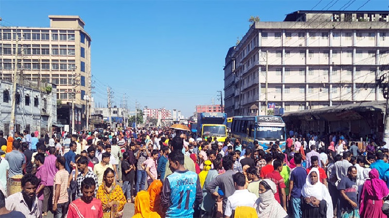 টানা ৩ দিন শ্রমিক অবরোধে অচল ঢাকা-ময়মনসিংহ মহাসড়ক