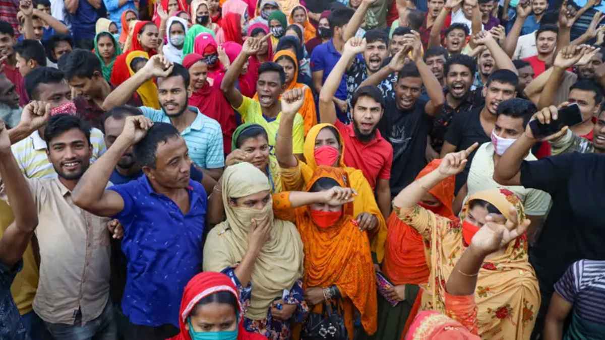 পোশাক শিল্পে শ্রমিক অসন্তোষ: রাজনৈতিক হস্তক্ষেপ নাকি অর্থনৈতিক চাপ?