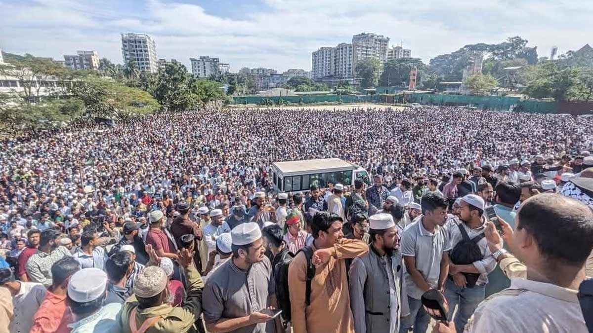 লোকারণ্য জামিয়াতুল ফালাহ ময়দান, অশ্রুভেজা বিদায় সাইফুলের