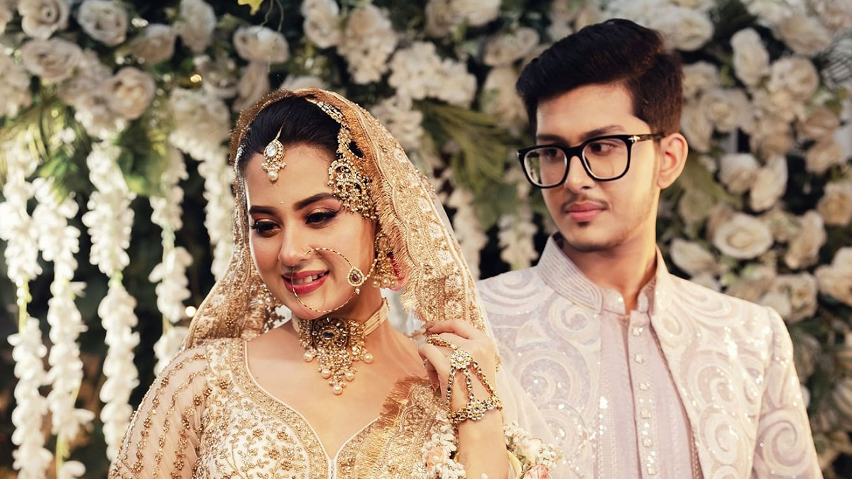 অল্প বয়সী ছেলের সঙ্গে বিয়ের ফটোশুট, বিতর্কের জবাব দিলেন বুবলী