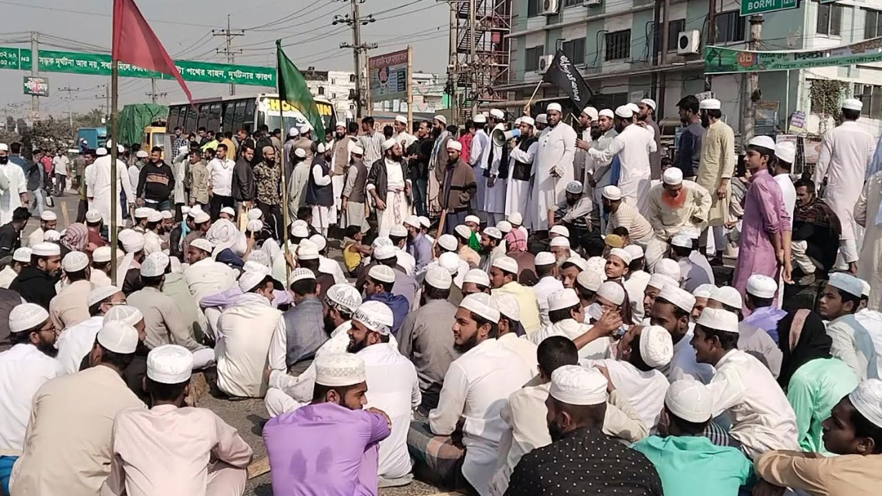 মহাসড়ক অবরোধ করে জুবায়েরপন্থিদের বিক্ষোভ